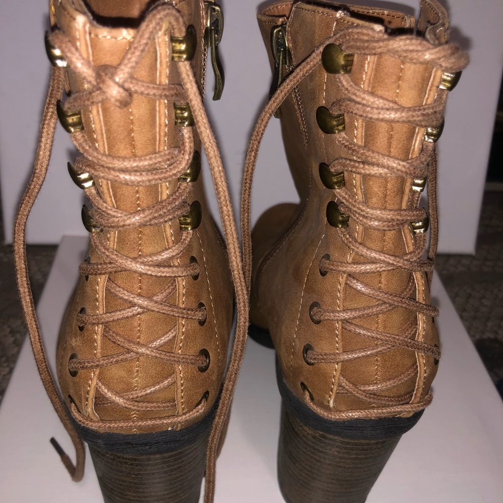 Chelsea & Zoe tan boots. Never worn size 10